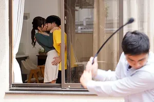 Thanh niên cao tay đưa cả 2 chị đồng nghiệp vào khách sạn