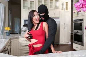 SDDE-614 Trường quần áo nữ, Lén vào trường nam, Lén vào trường nam và Vào trường nam