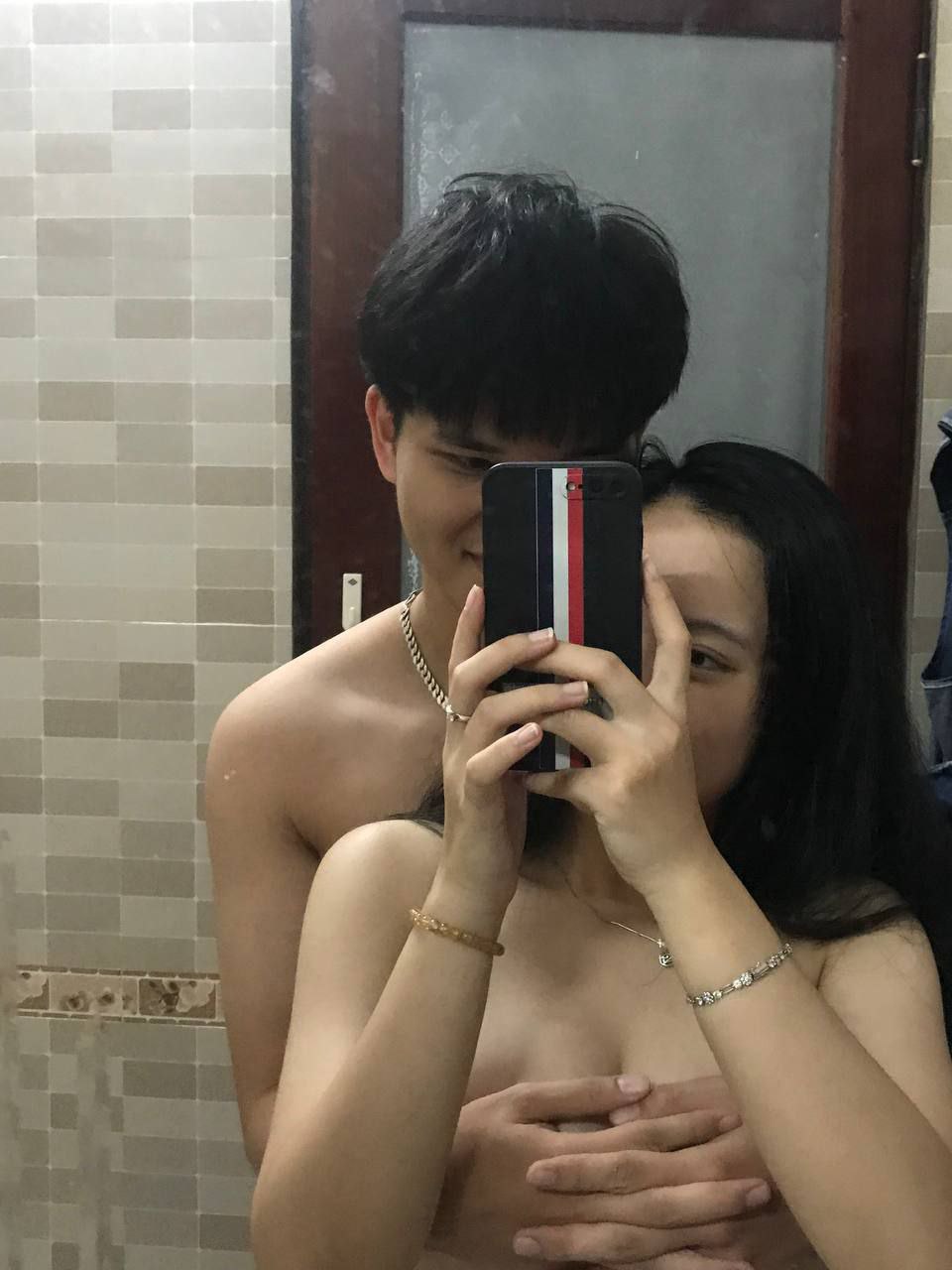 đêm sướng lạc của tiền bối cùng hai em thư ký